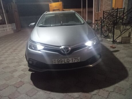 Toyota Auris 2015
