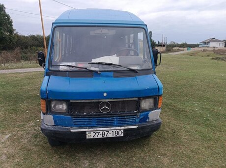 Mercedes 208 D 1989