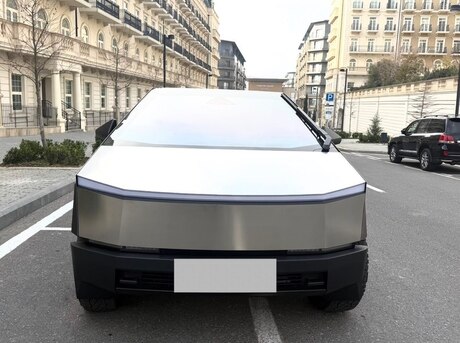 Tesla  2024