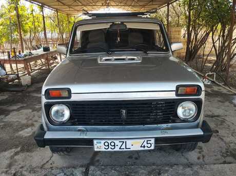 LADA (VAZ) Niva 2004