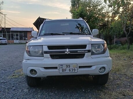 Mitsubishi Pajero io 2000
