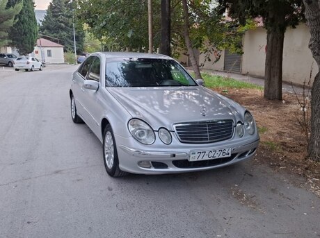 Mercedes E 200 2003