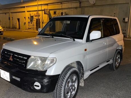 Mitsubishi Pajero io 2000