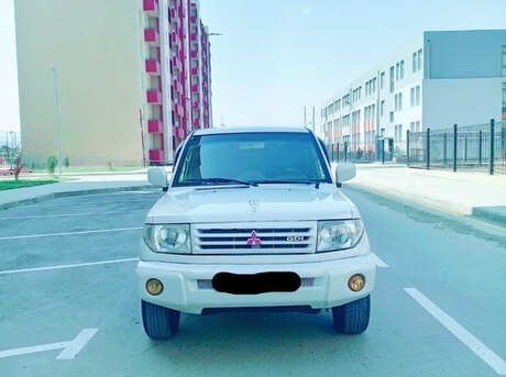 Mitsubishi Pajero io 1999