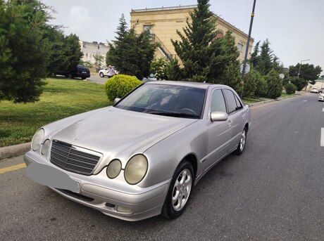 Mercedes E 220 2001