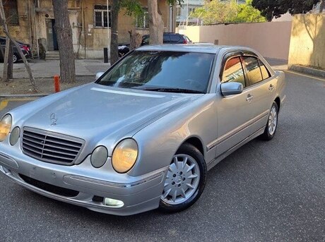 Mercedes E 220 2000