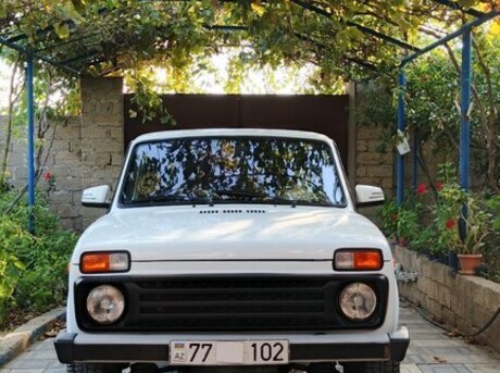 LADA (VAZ) Niva 2015