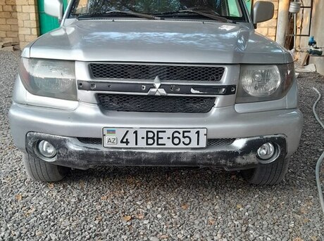 Mitsubishi Pajero io 2002