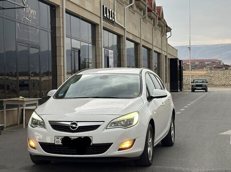 Opel Astra 2011