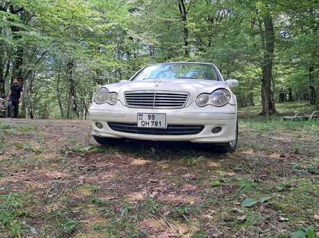 Mercedes  2004