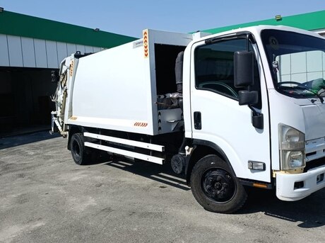 Isuzu NPR 75 K 2013