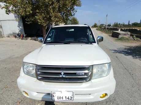 Mitsubishi Pajero io 2000