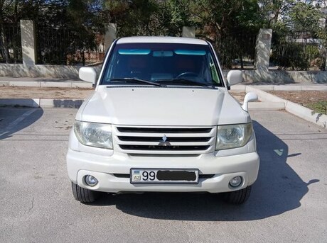 Mitsubishi Pajero io 2004