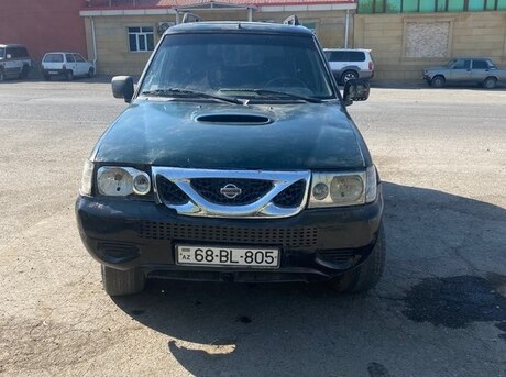 Nissan  2002