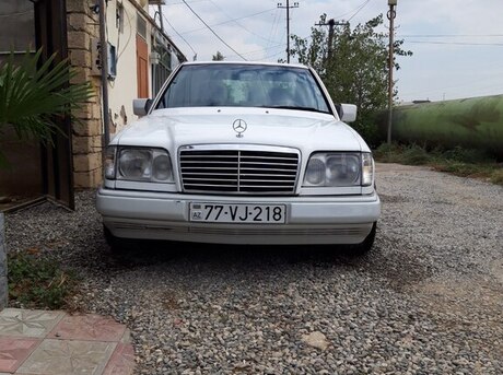 Mercedes 220 E 1994