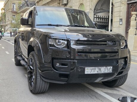 Land Rover Defender 2024