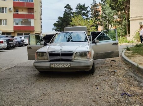 Mercedes 220 E 1994
