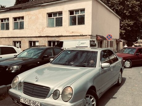 Mercedes E 240 2001