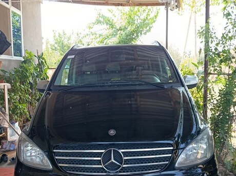 Mercedes  2010
