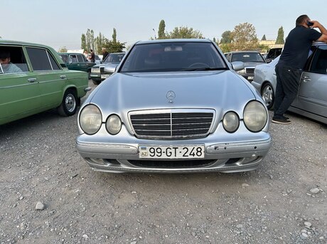 Mercedes E 220 2000