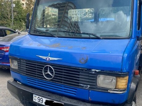 Mercedes 709 D 1989