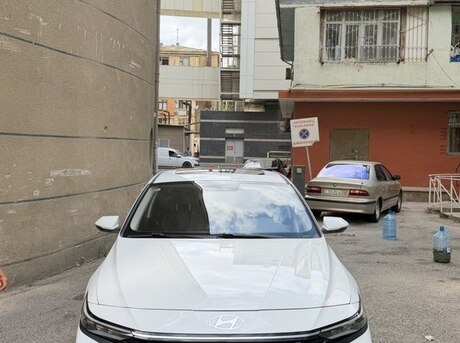 Hyundai Elantra 2025