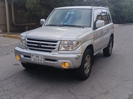 Mitsubishi Pajero io 2000