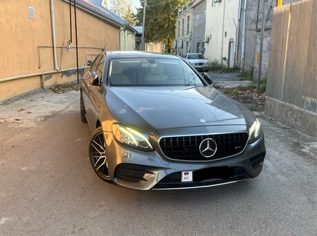 Mercedes E 300 4MATIC 2017