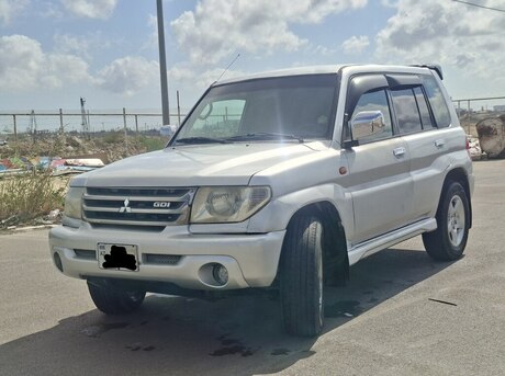 Mitsubishi Pajero io 2001