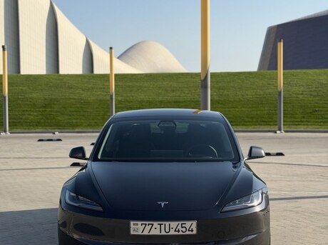 Tesla Model 3 2024