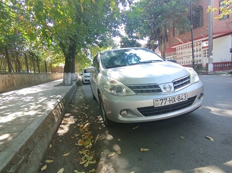 Nissan Tiida 2011