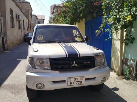 Mitsubishi Pajero io 2000