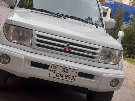 Mitsubishi Pajero io 1999
