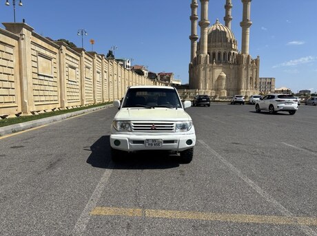 Mitsubishi Pajero io 1999