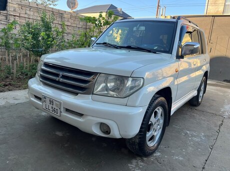 Mitsubishi Pajero io 2001