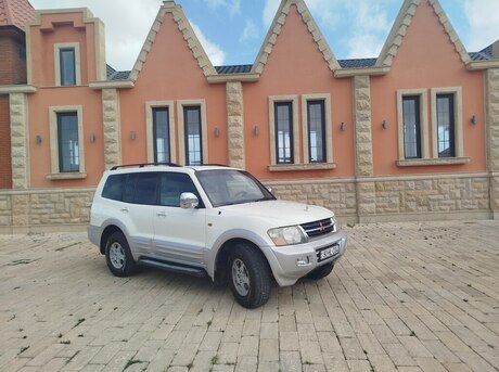 Mitsubishi Pajero 2002