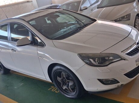 Opel Astra 2011