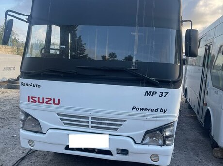 Isuzu NP 37 2012