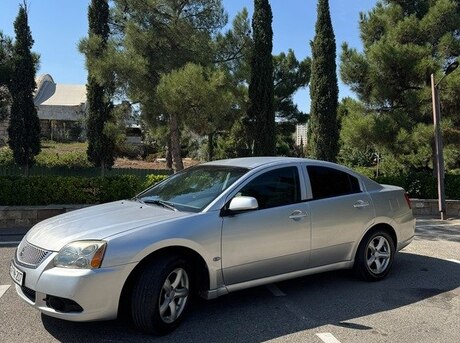 Mitsubishi Galant 2011