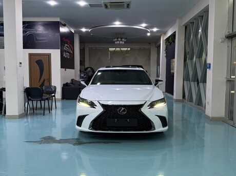 Lexus ES 300h 2023