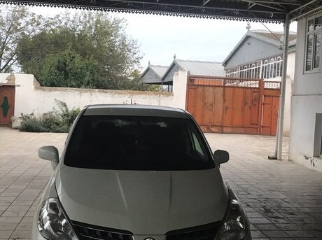 Nissan Tiida 2012