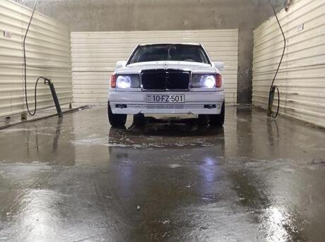 Mercedes  1990