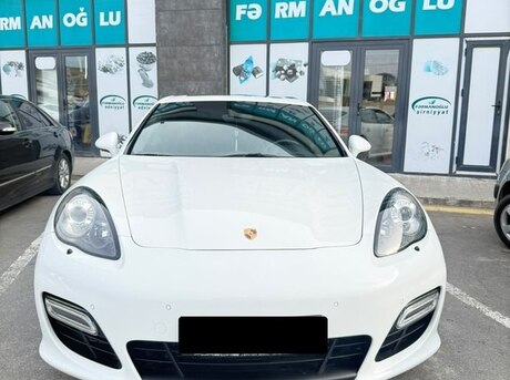Porsche Panamera GTS 2013