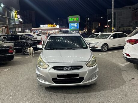 Hyundai Accent 2011