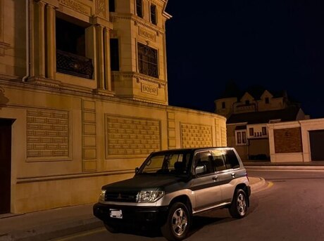 Mitsubishi Pajero io 1999