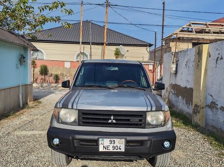 Mitsubishi Pajero io 2000