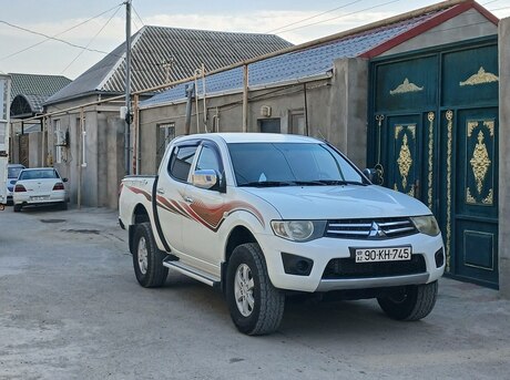 Mitsubishi L200 2010