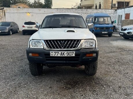 Mitsubishi L200 2005