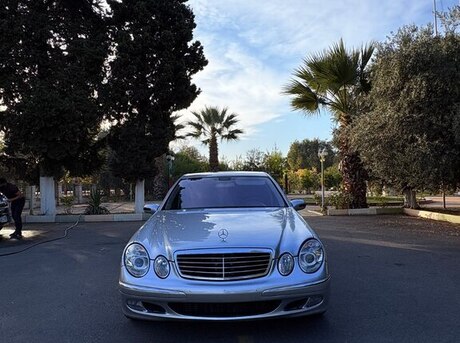 Mercedes E 220 2004