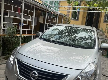 Nissan Sunny 2012